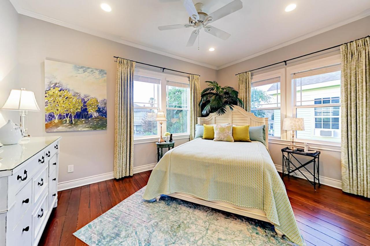 The Beachy & Charming Whale Galveston Exterior foto