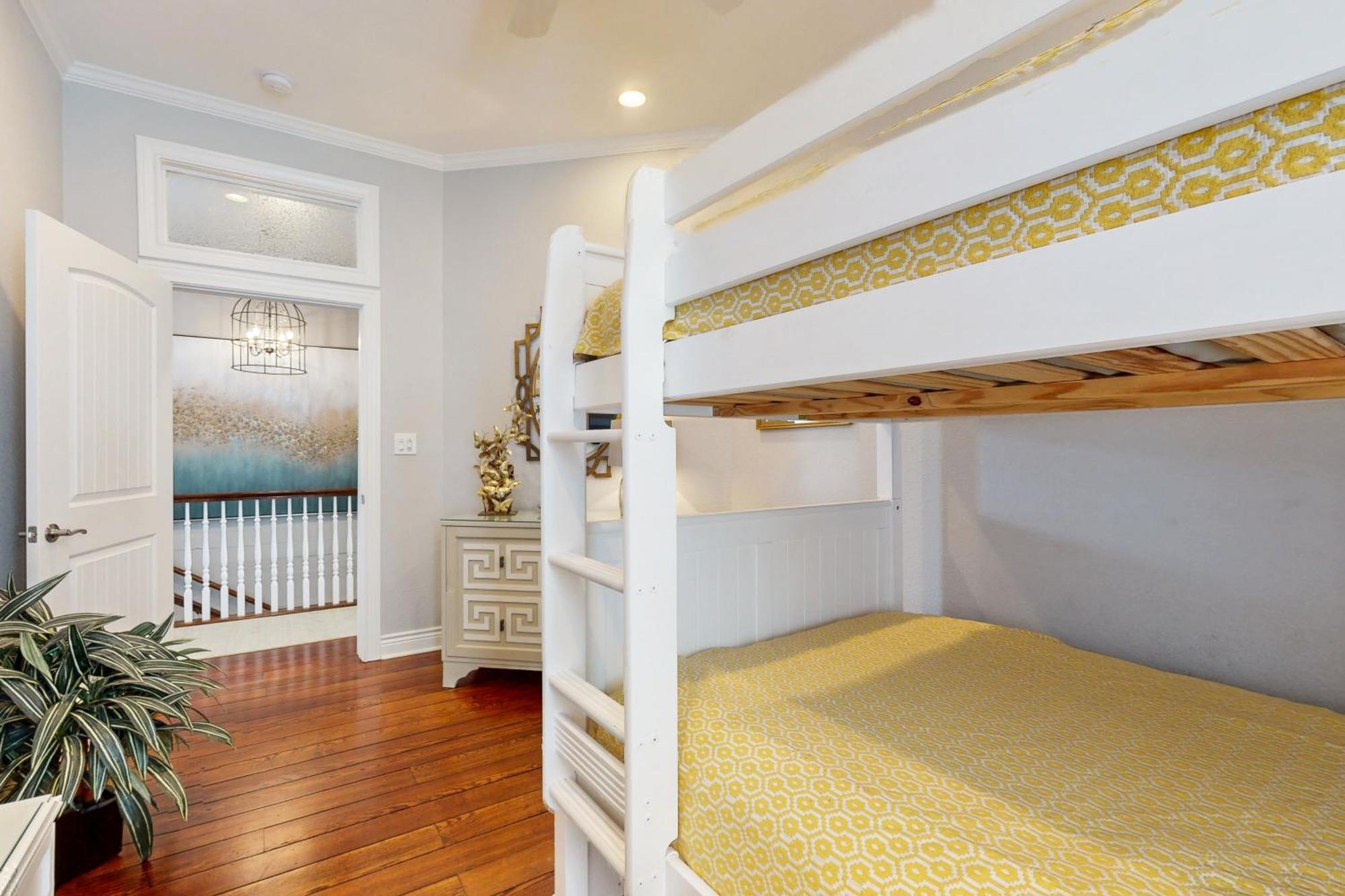 The Beachy & Charming Whale Galveston Quarto foto