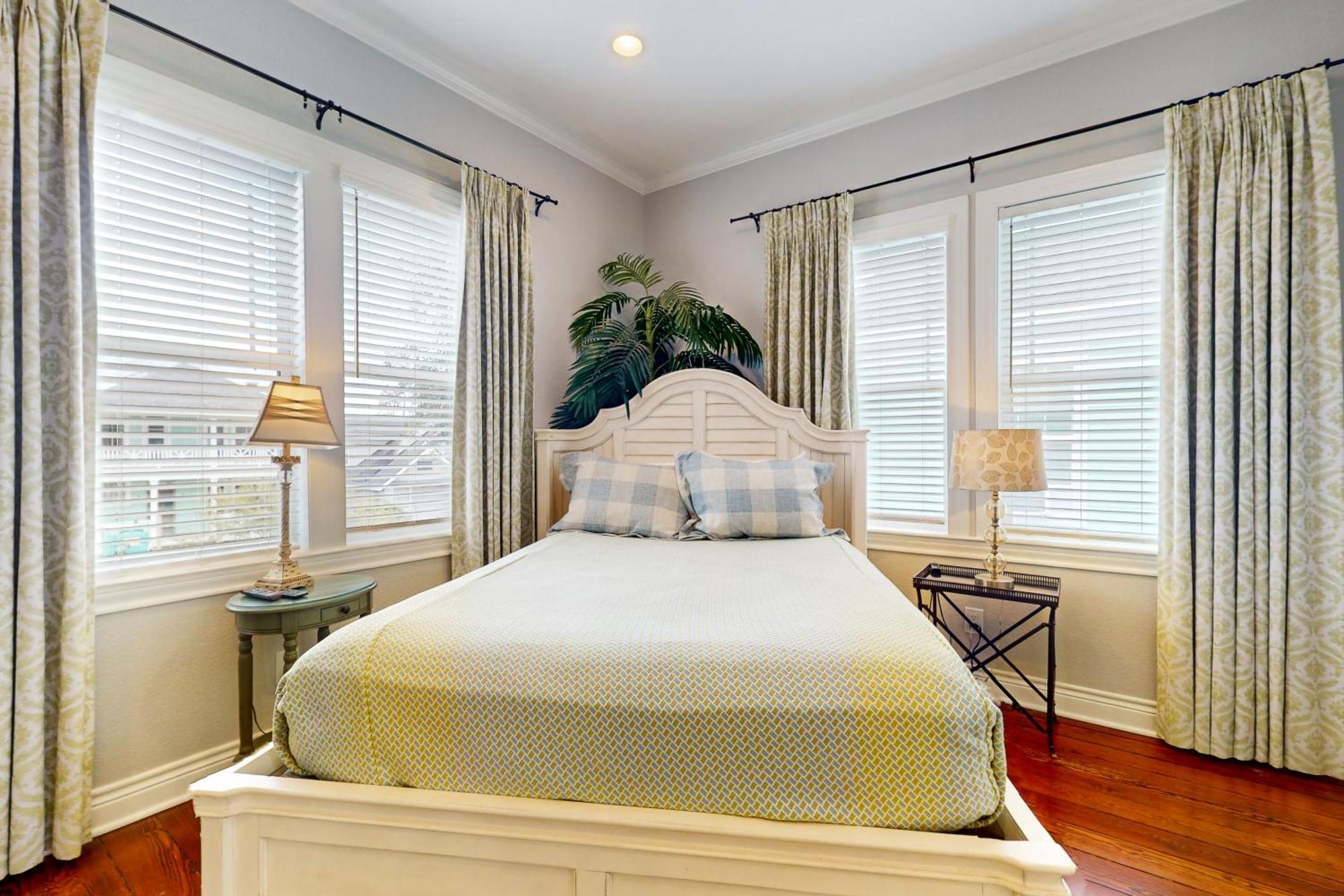The Beachy & Charming Whale Galveston Quarto foto