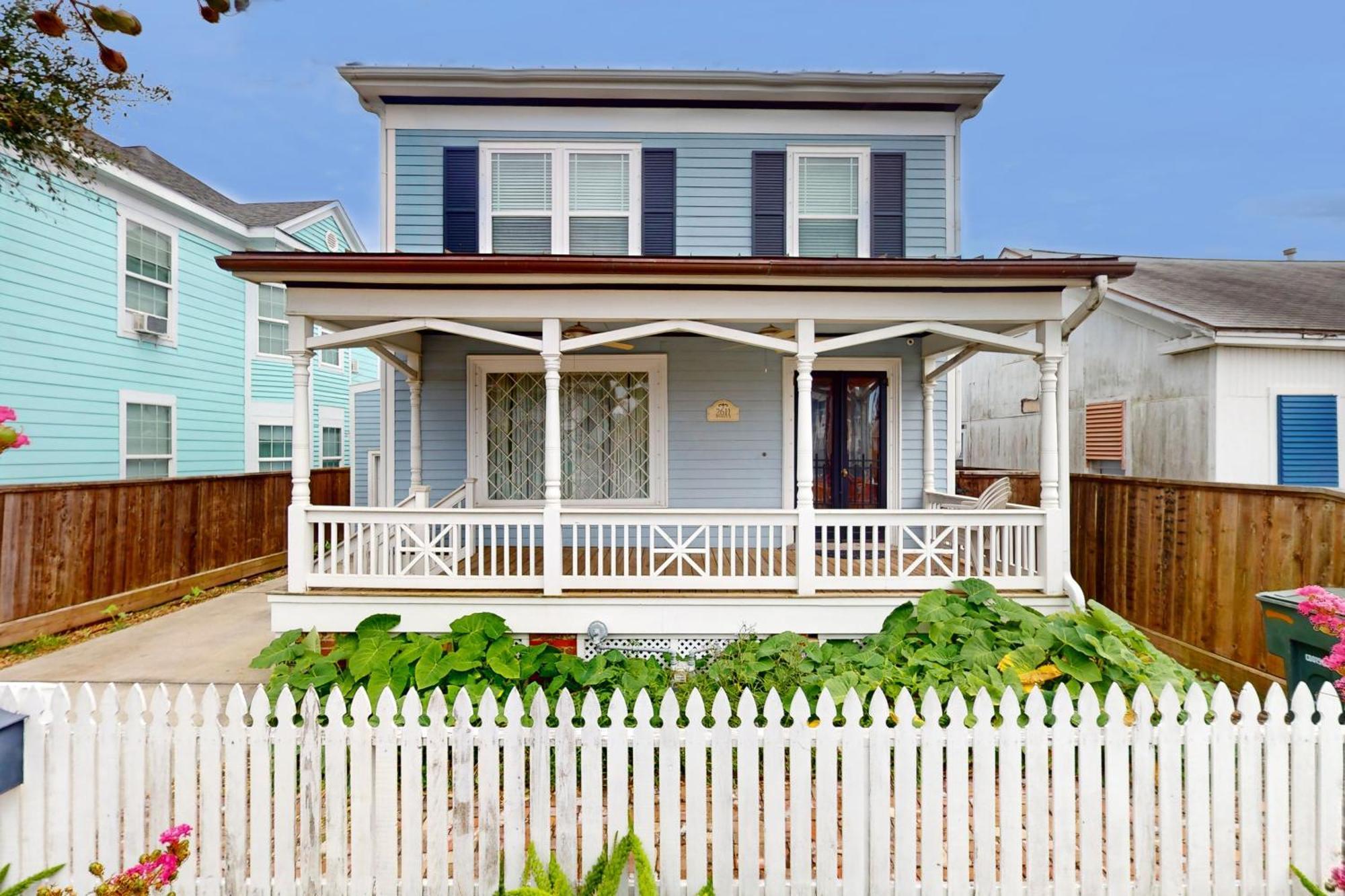 The Beachy & Charming Whale Galveston Quarto foto