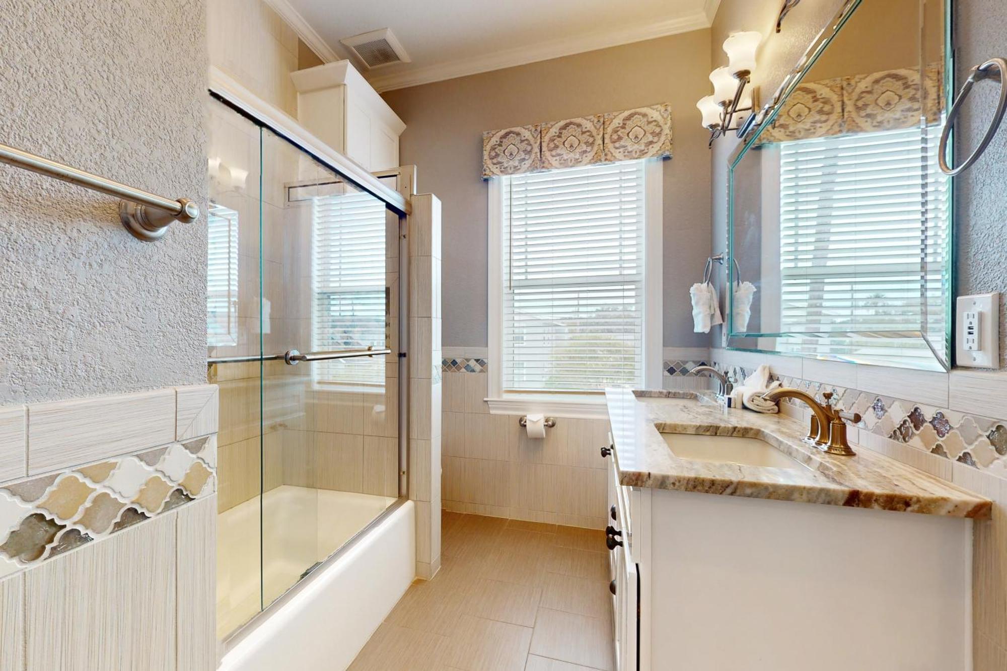 The Beachy & Charming Whale Galveston Quarto foto