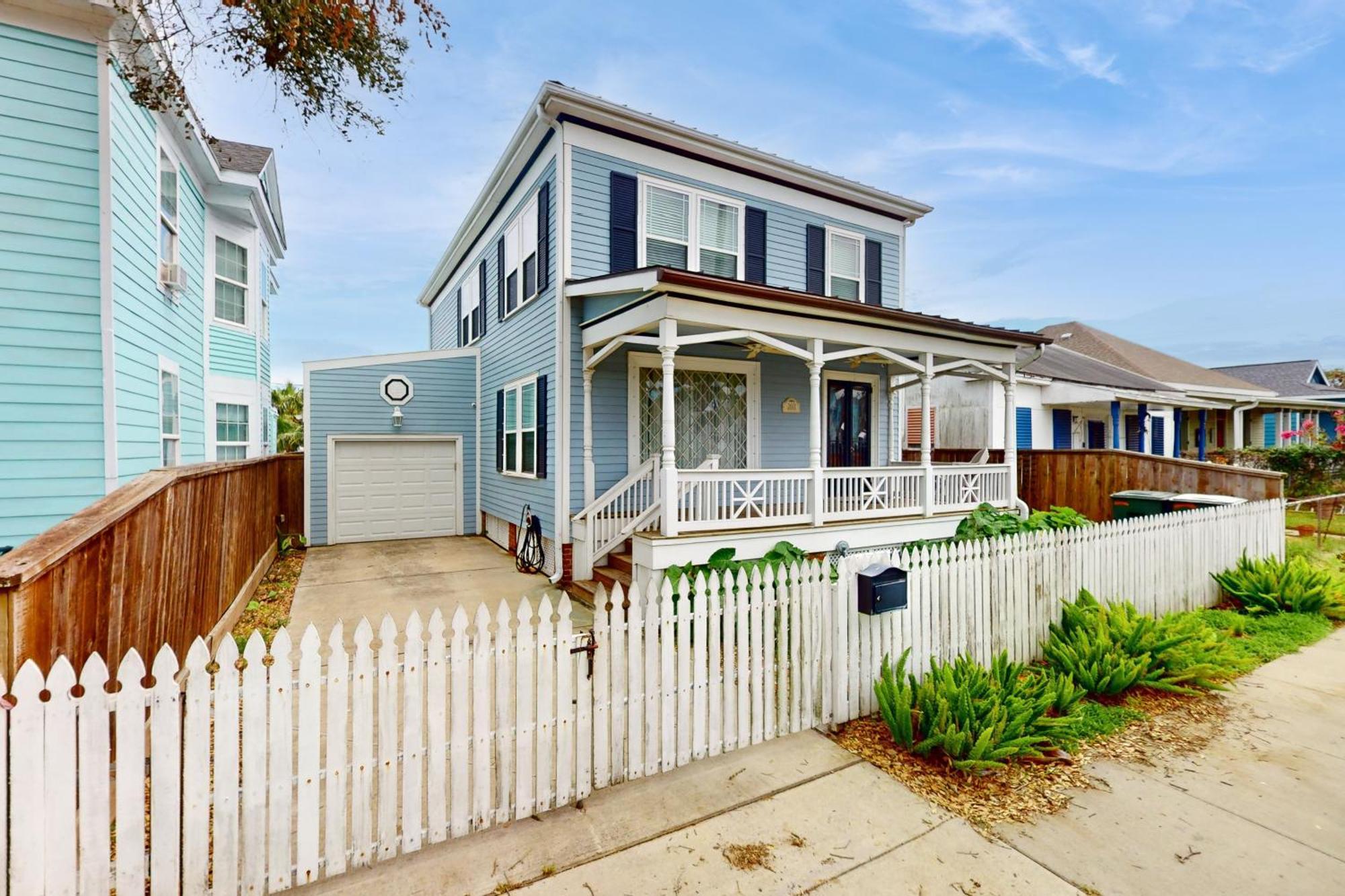 The Beachy & Charming Whale Galveston Quarto foto
